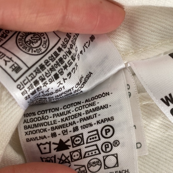 NWT LEVI'S Wedgie Straight Cream Distressed Jeans Size 26x28 - Picture 9 of 11